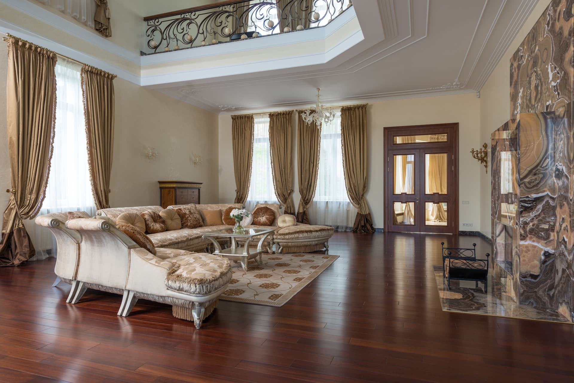 salón decorado estilo clásico